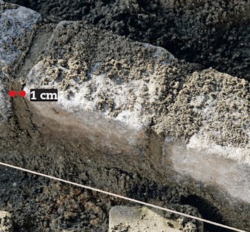 Flott hagemur i gatestein: Fugebredden er bare 1 cm Flott hagemur i gatestein: Fugebredden er bare 1 cm
